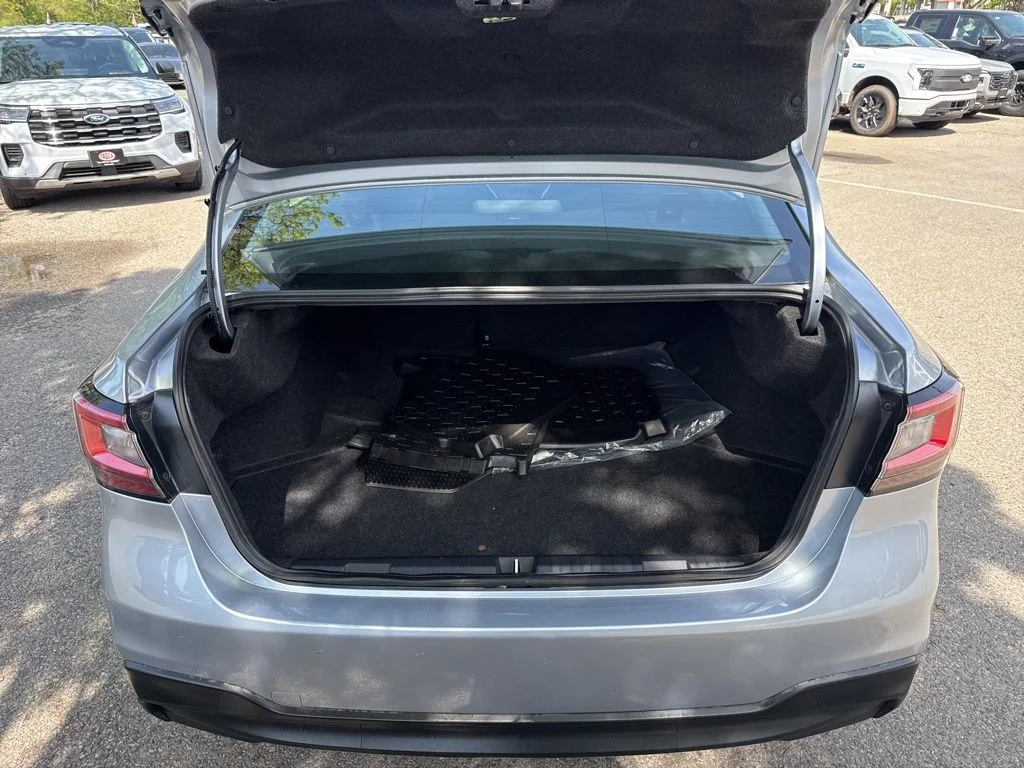 Used 2024 Silver Subaru Base image 24
