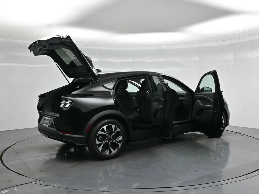 New 2026 Shadow Black Ford Select image 5
