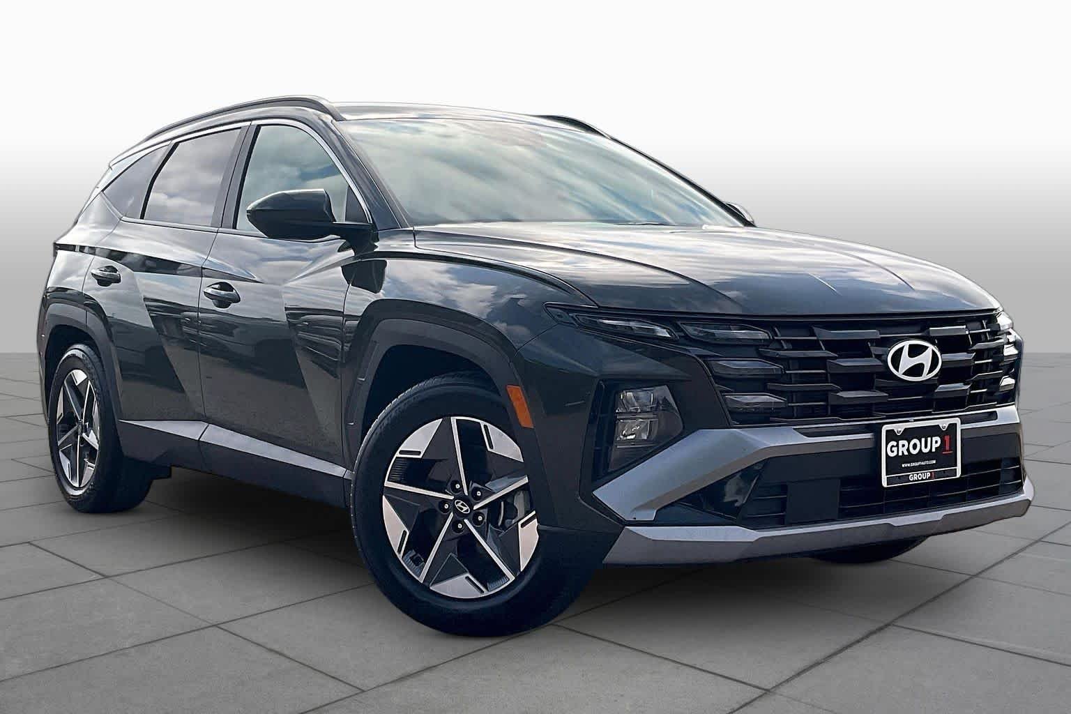 Used 2025 Rockwood Green Hyundai SEL image 3