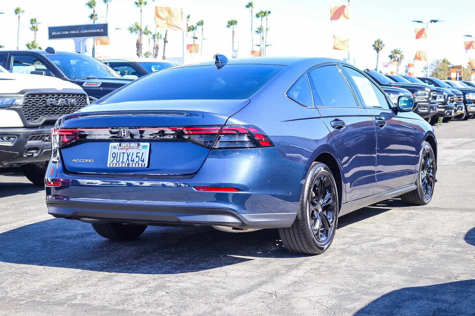 Used 2025 Canyon River Blue Metallic Honda SE image 4