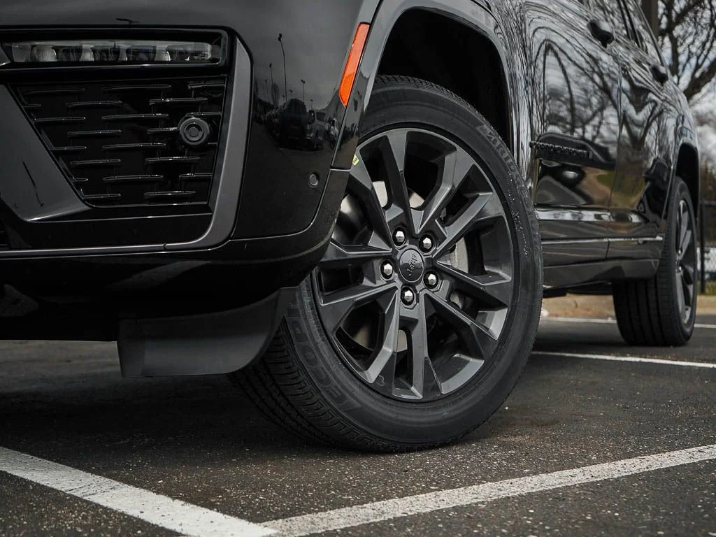 New 2026 Diamond Black Crystal Pearlcoat Jeep Limited Reserve image 6