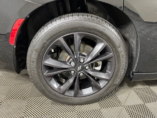 Used 2023 Black Dodge SXT image 9