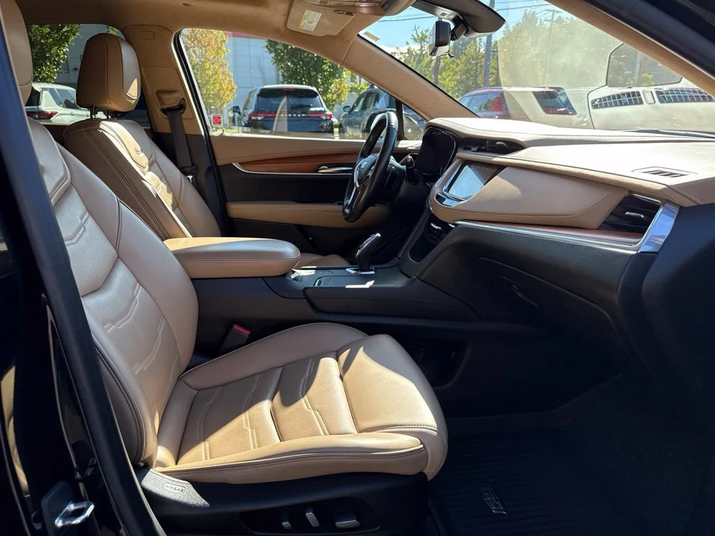 Used 2019 Black Cadillac Platinum AWD image 9