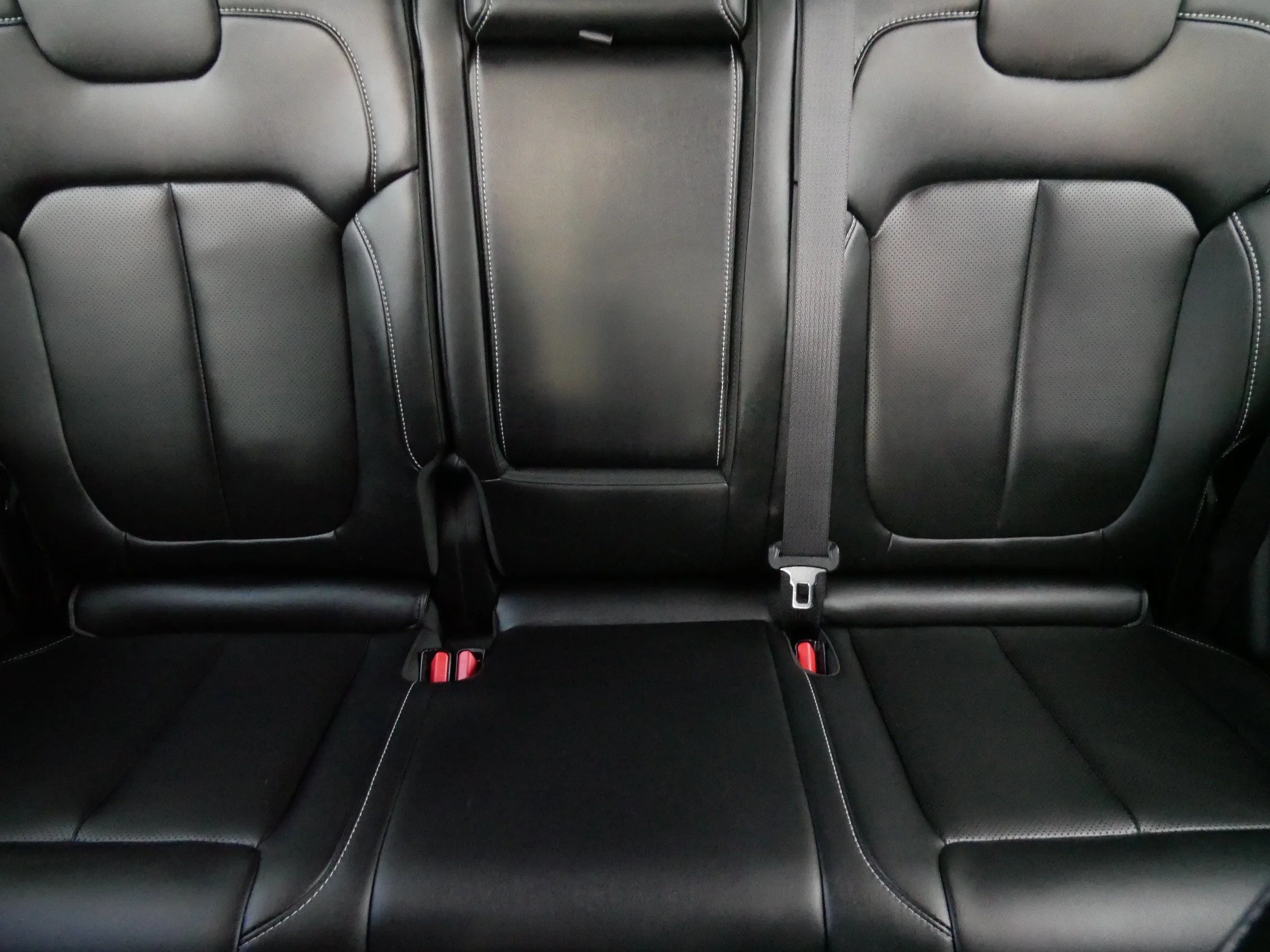 Used 2025 Diamond Black Crystal Pearlcoat Jeep  image 13