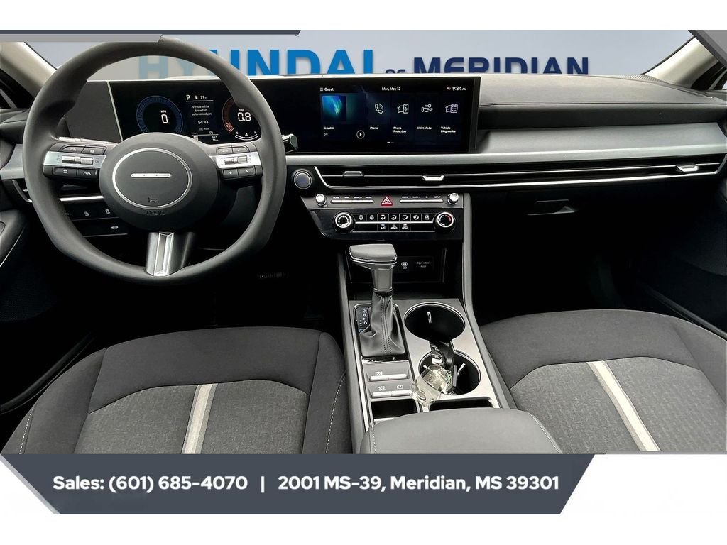 Used 2025 Serenity White Hyundai SE image 5
