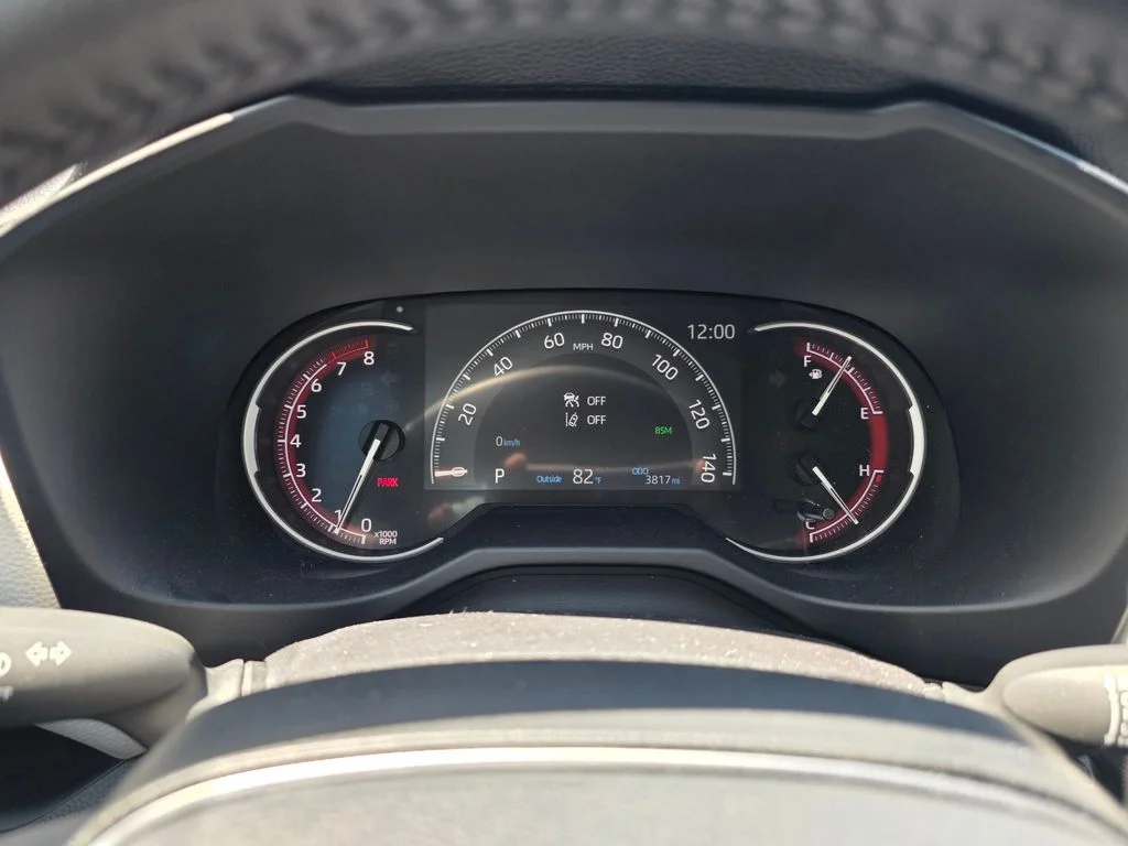 Used 2025 Beige Toyota XLE Premium image 11