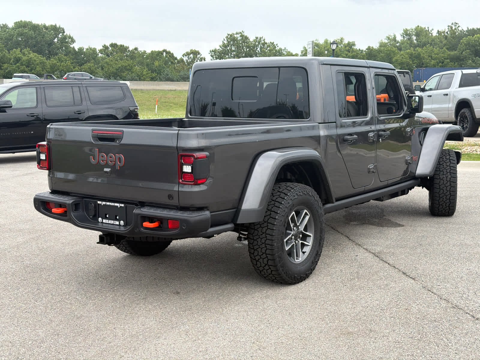 New 2026 Granite Crystal Metallic Clearcoat Jeep Mojave X image 8
