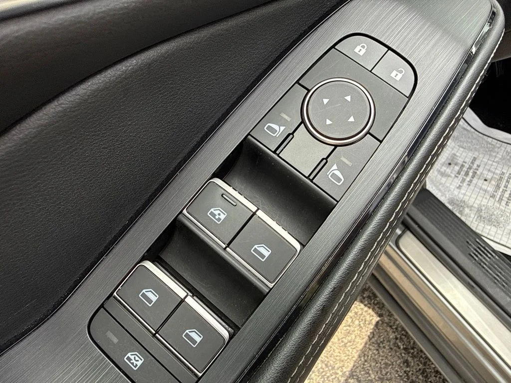 Used 2021 Gray Nissan Platinum image 22