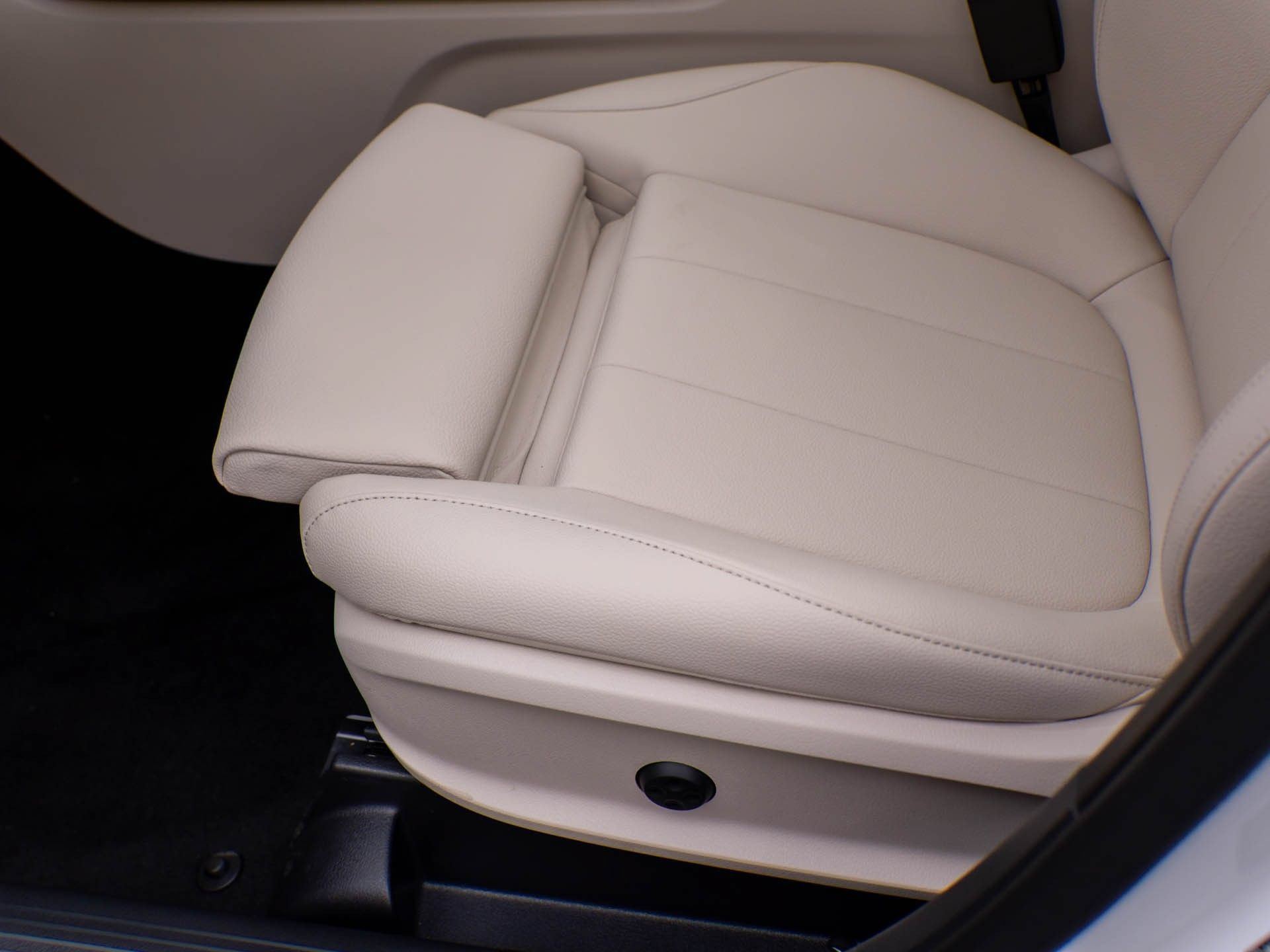 New 2026 Polar White Mercedes-Benz GLB 250 image 62