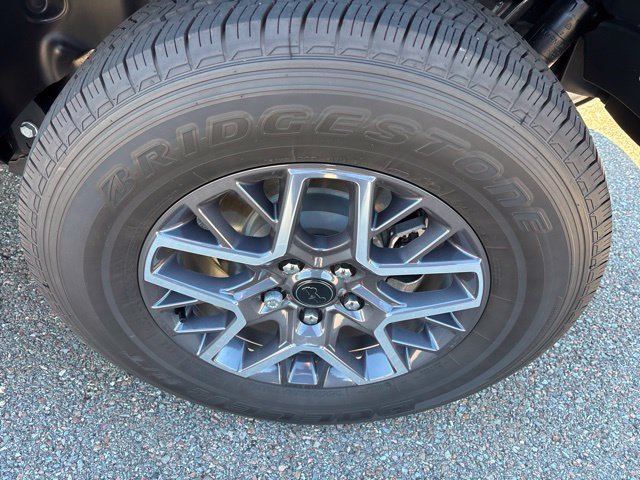 Used 2026 Granite Crystal Metallic Clearcoat Jeep Sahara image 11