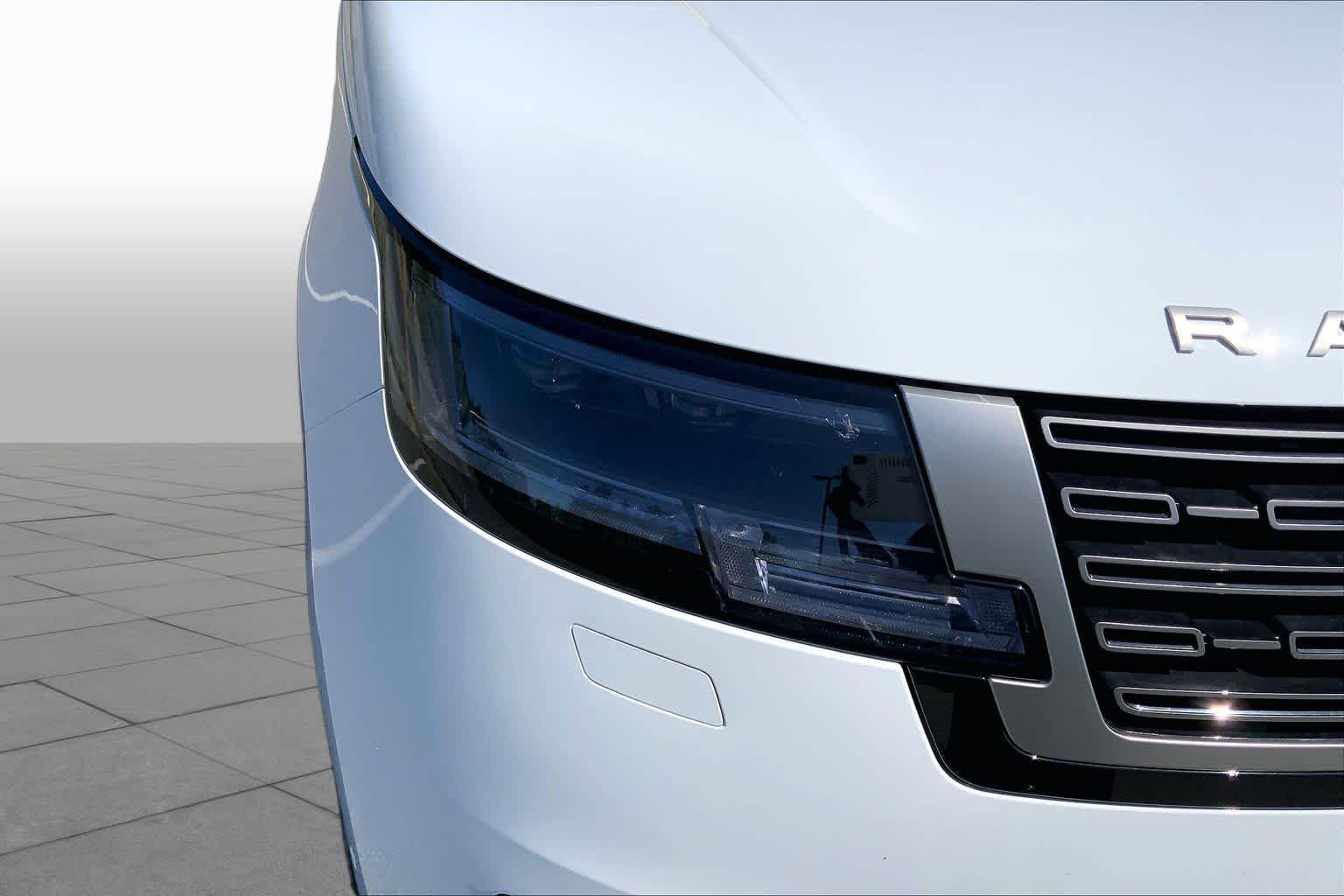 New 2026 Fuji White Land Rover SE image 13