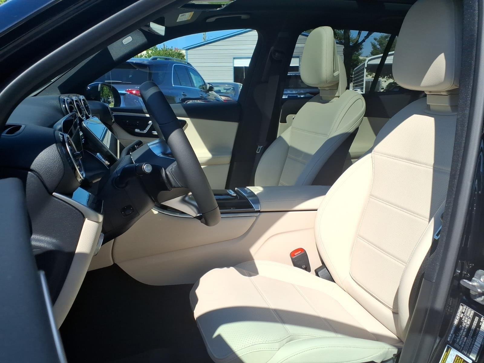 New 2026 BLACK Mercedes-Benz GLC 300 image 19
