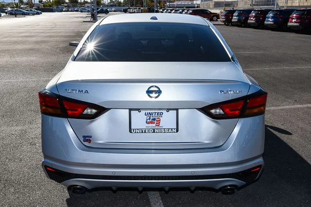 Used 2019 Silver Nissan 2.5 Platinum image 4