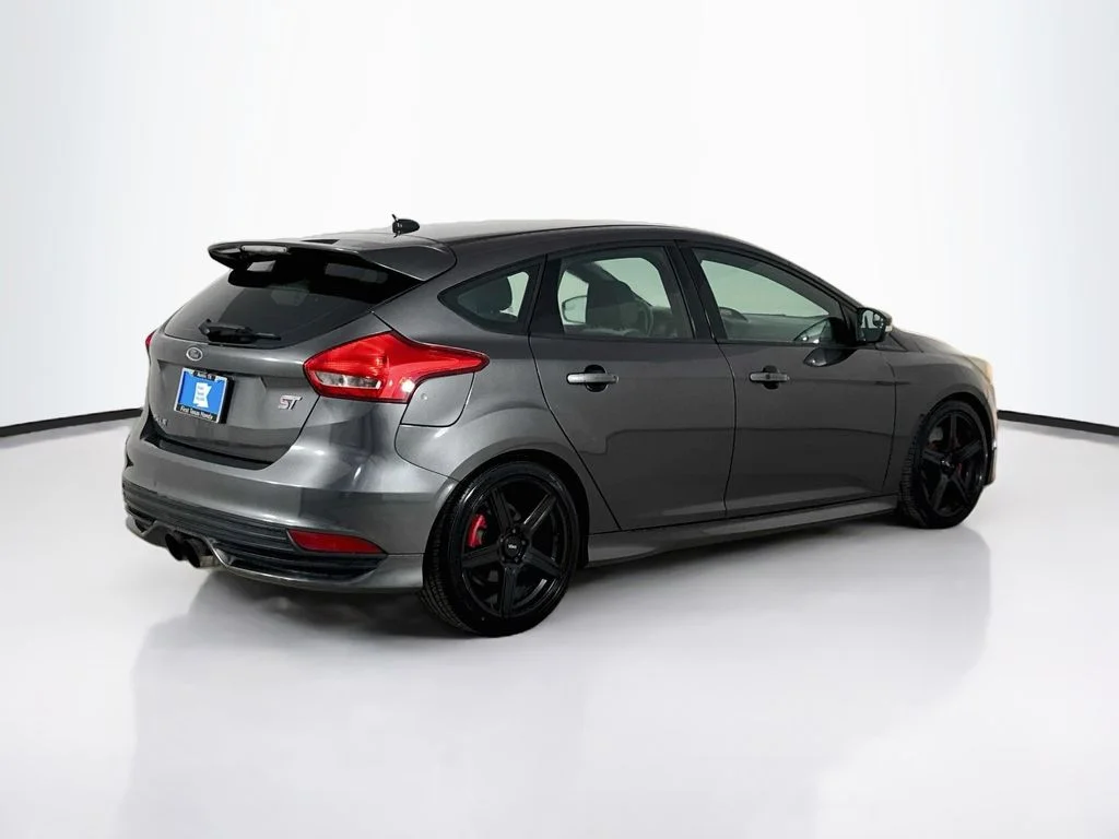Used 2015 Magnetic Ford ST image 7