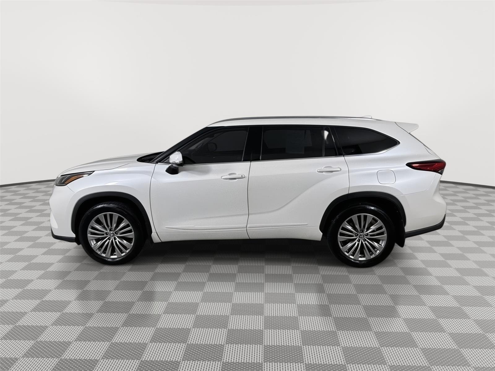 Used 2021 Blizzard Pearl Toyota Platinum image 8