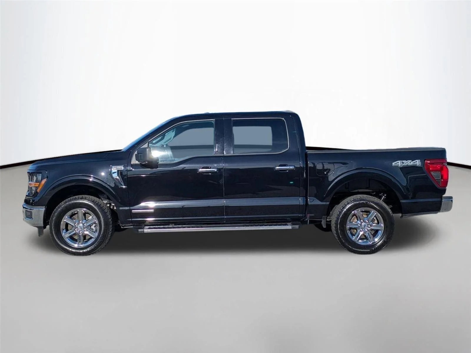 Used 2024 Agate Black Metallic Ford XLT image 8