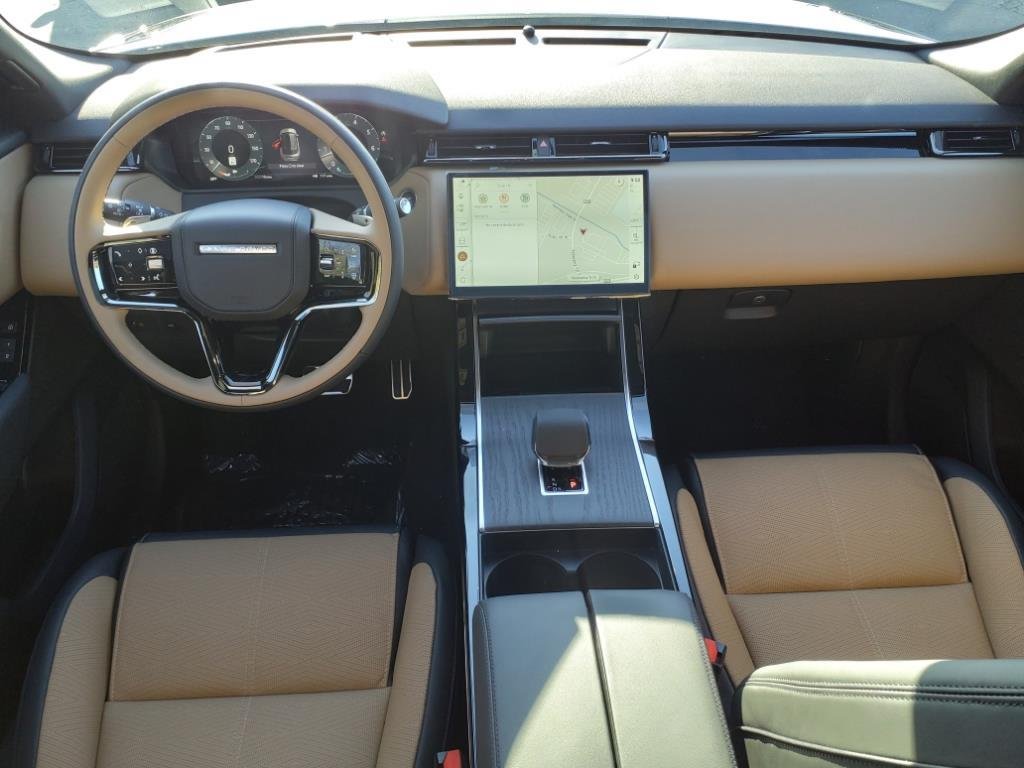 New 2025 Fuji White LAND ROVER Dynamic HSE image 6