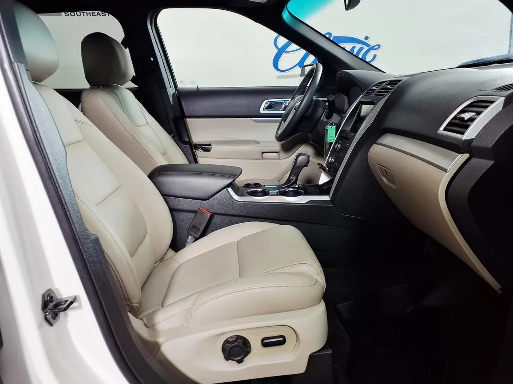 Used 2015 White Platinum Ford XLT image 13