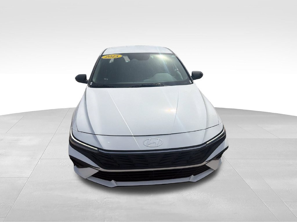 Used 2025 White Hyundai SEL Sport image 8