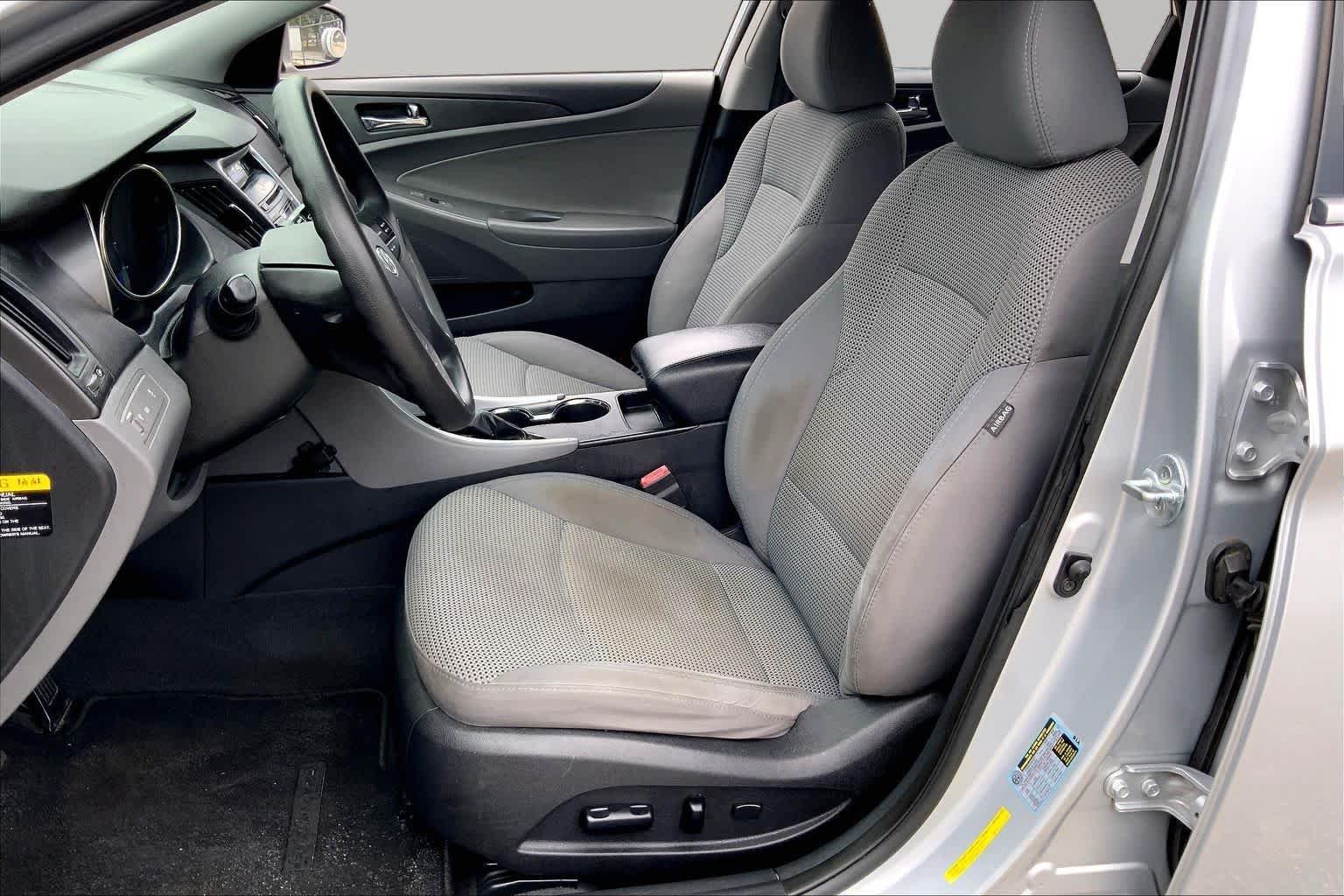 Used 2012 Radiant Silver Hyundai GLS image 8