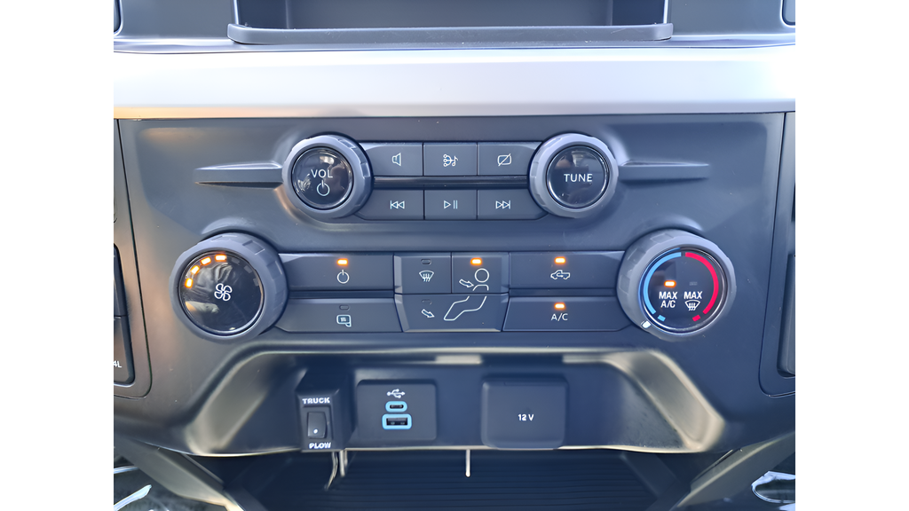Used 2023 White Ford XL image 17