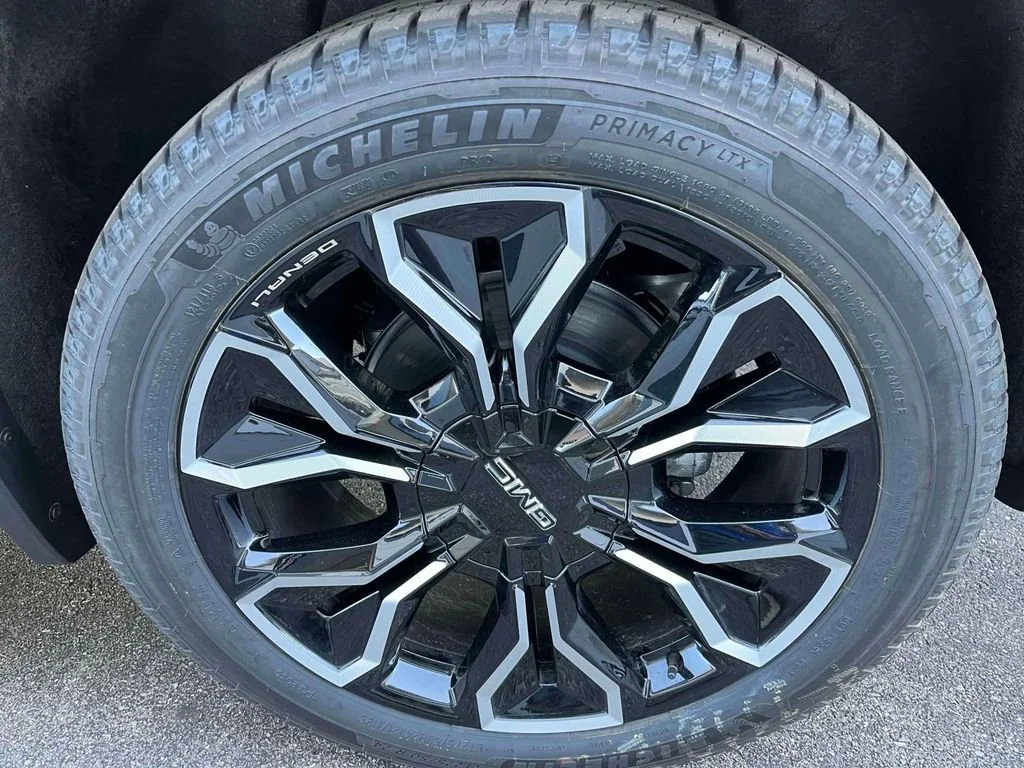 2025 GMC Sierra EV Denali - Photo 12