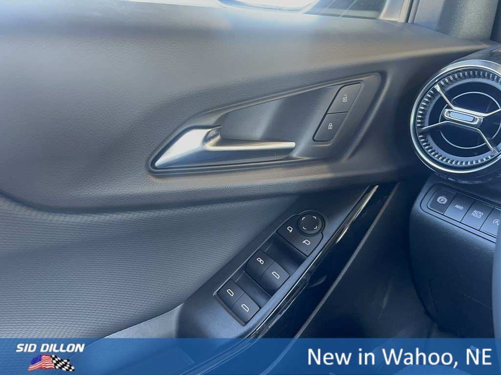 2027 Chevrolet Equinox LT - Photo 11