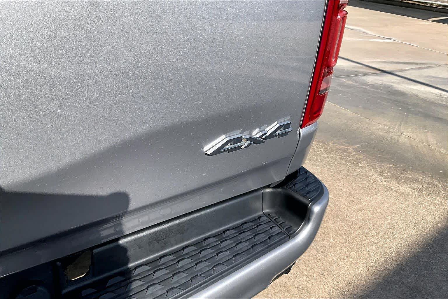 Used 2021 Billet Silver Metallic Clearcoat Ram Laramie image 10