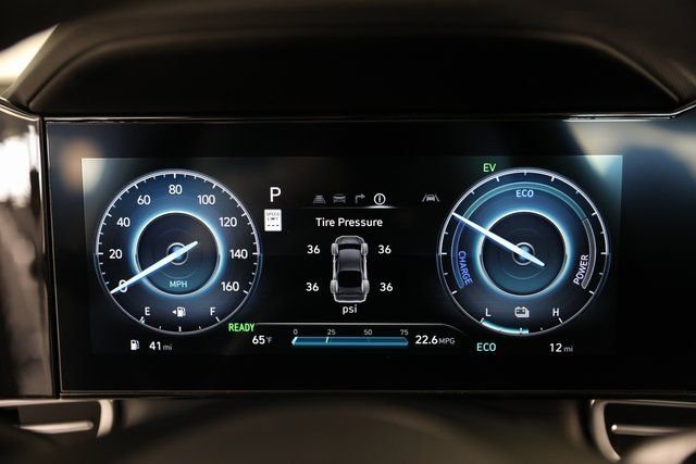 2025 Hyundai Elantra Limited - Photo 7