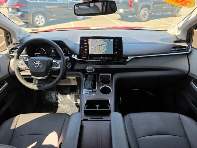 2023 Toyota Sienna XLE - Photo 30