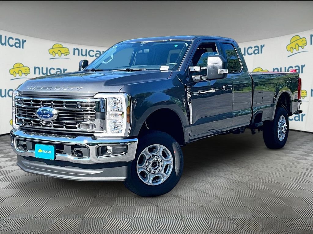 New 2026 Carbonized Gray Metallic Ford XLT image 2