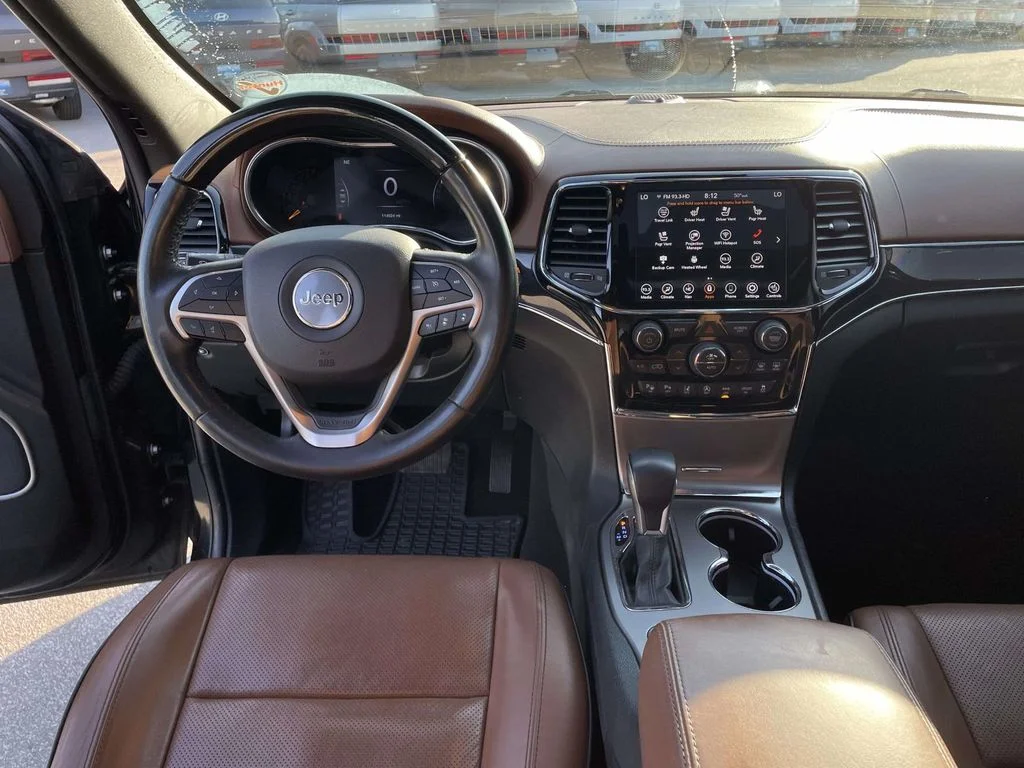 Used 2020 Diamond Black Crystal Pearlcoat Jeep Overland image 4