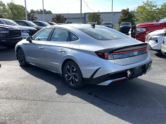 Used 2024 Silver Hyundai SEL image 5