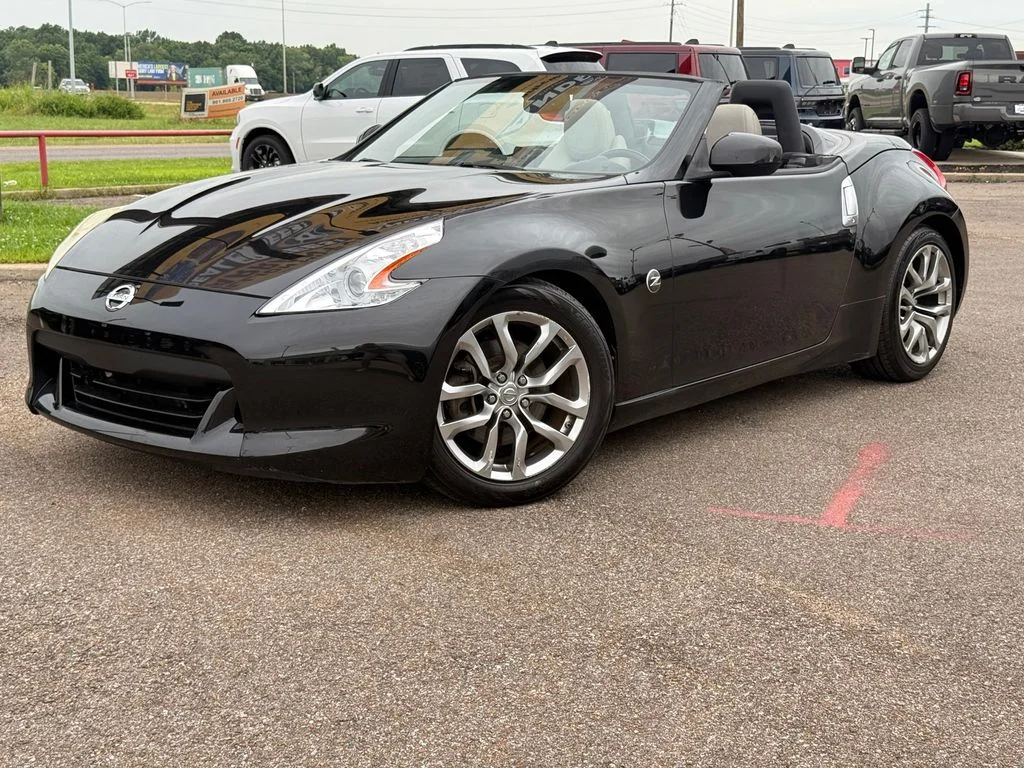Used 2011 Magnetic Black Metallic Nissan Touring image 16