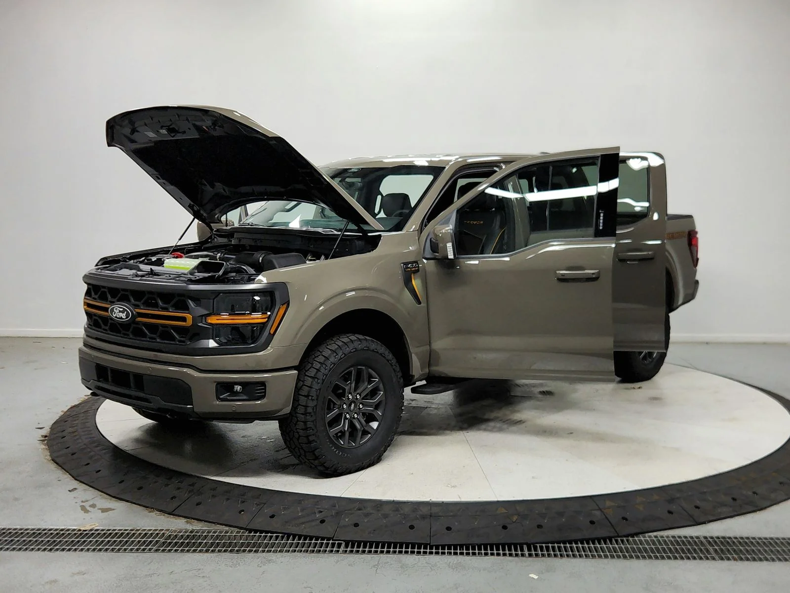 New 2026 Gray Ford Tremor image 12