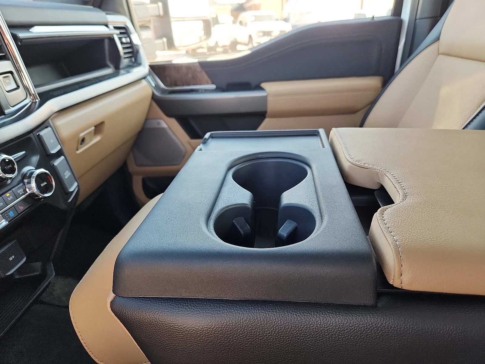 New 2026 Oxford White Ford Lariat image 25