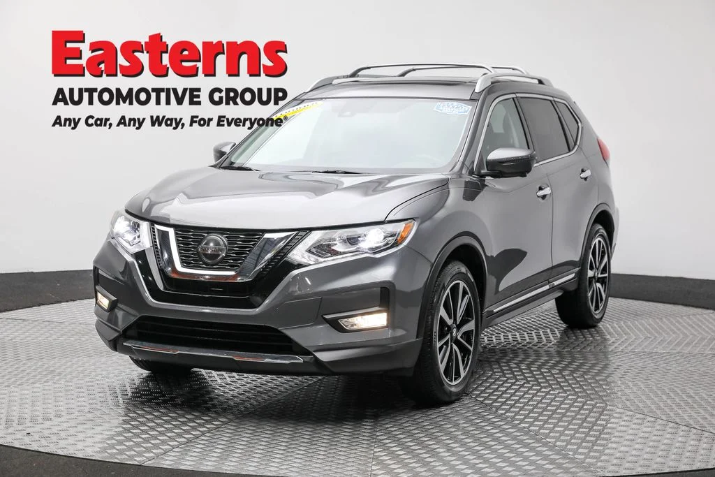 Used 2019 Gray Nissan SL image 1