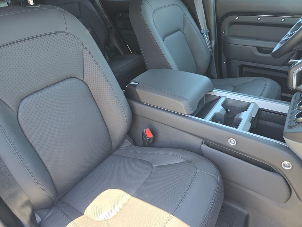 New 2026 Santorini Black Land Rover V8 image 8