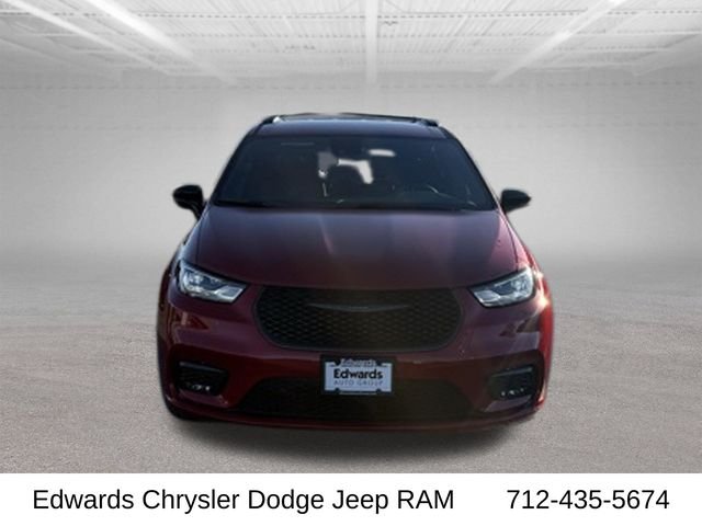 New 2026 Red Hot Pearl-Coat Exterior Paint Chrysler Select image 2