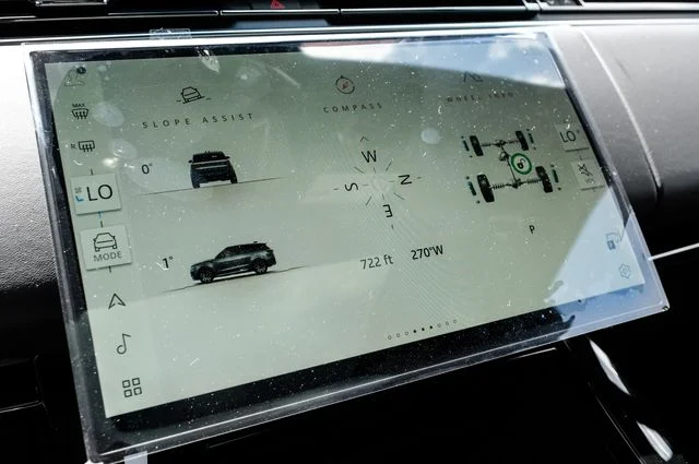 New 2026 Fuji White Land Rover SE image 37