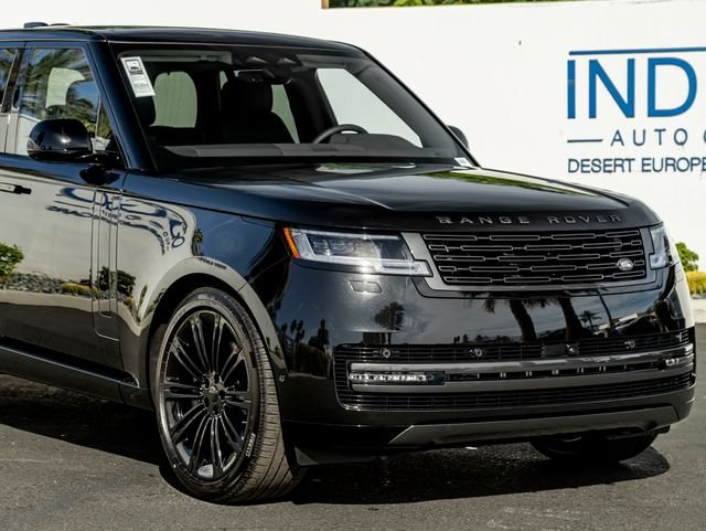 New 2026 Santorini Black Land Rover SE image 5
