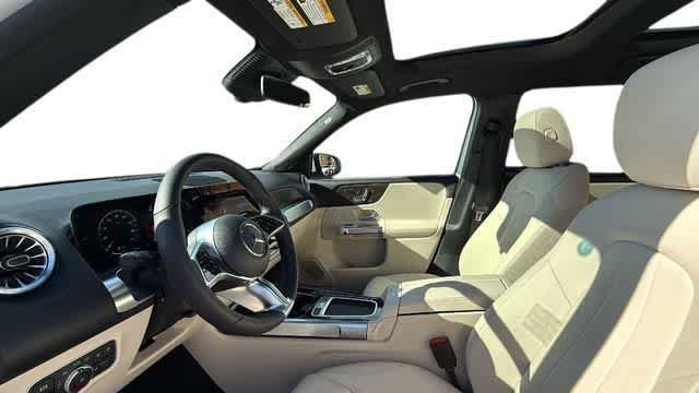 Certified Used 2025 Polar White Mercedes-Benz GLB 250 image 4