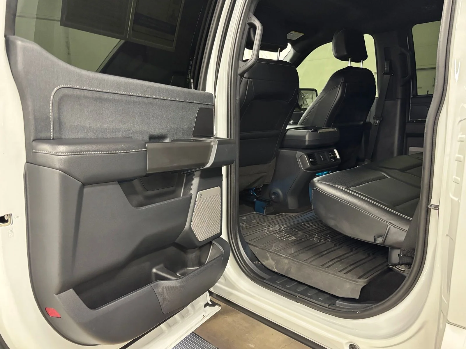 Used 2024 White Ford Lariat image 19