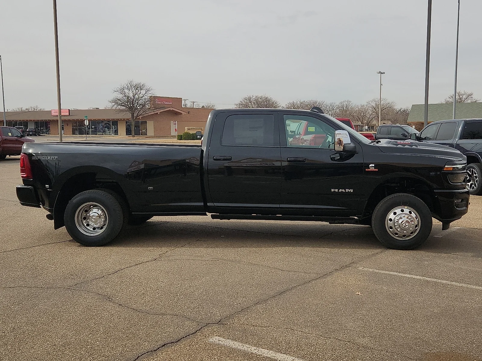 New 2026 PXJ Diamond Bla Ram LARAMIE CREW CAB 4X4 8