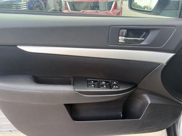 Used 2013 Silver Subaru 2.5i Premium image 26