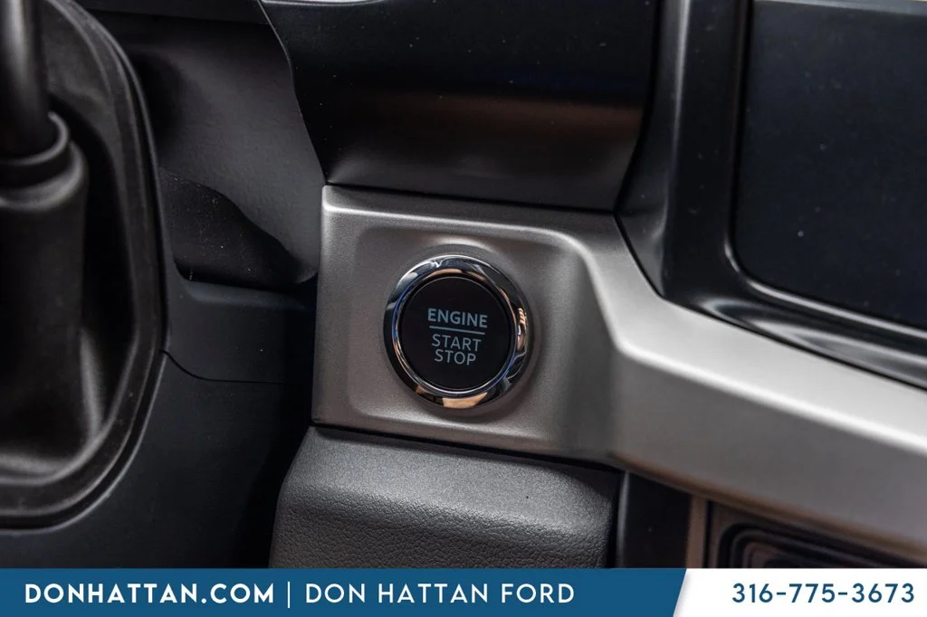 New 2027 Agate Black Metallic Ford F-250® XLT image 9
