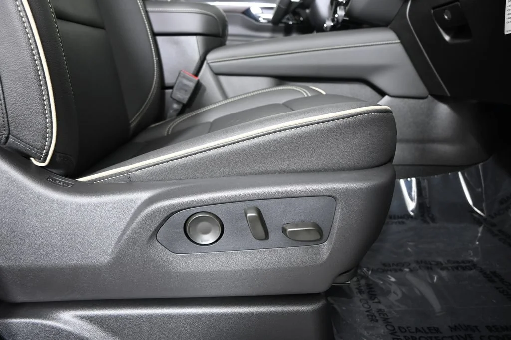 2026 Chevrolet Suburban Premier - Photo 14