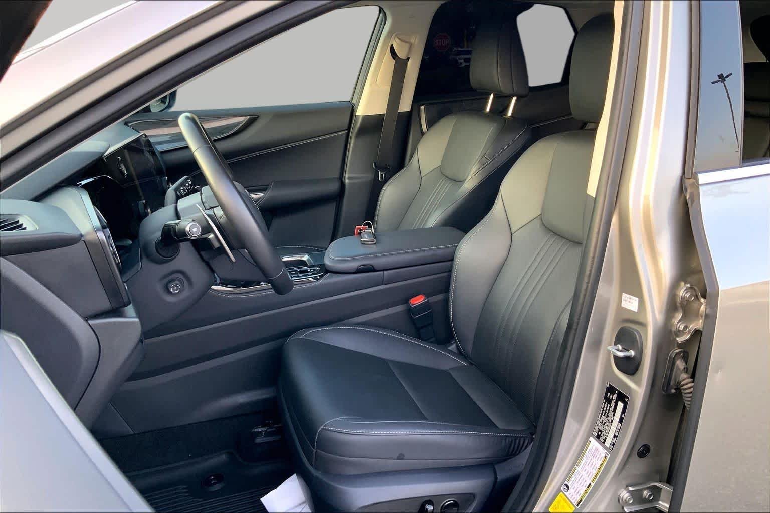 Used 2025 Atomic Silver Lexus Premium image 8