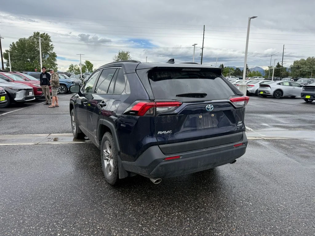 Used 2023  Toyota XLE image 2