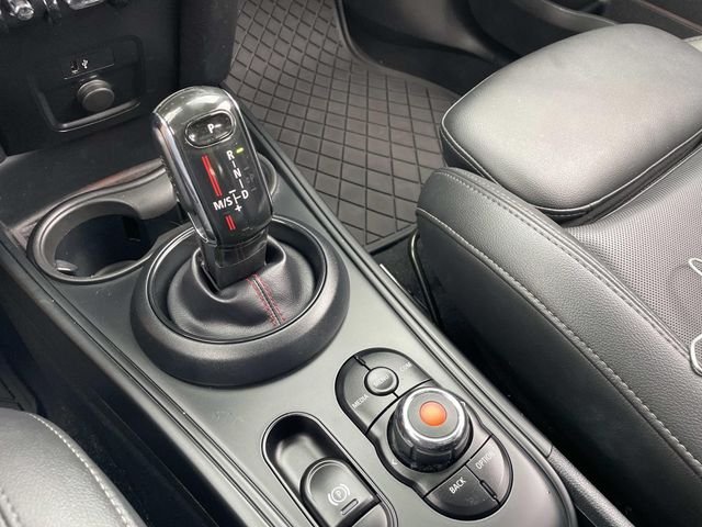 Used 2020 Light White MINI Classic image 31